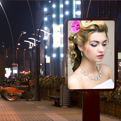 Outdoor Pole-mounted Street LED Displays IP65 Remote Control Intelligent Monitoring