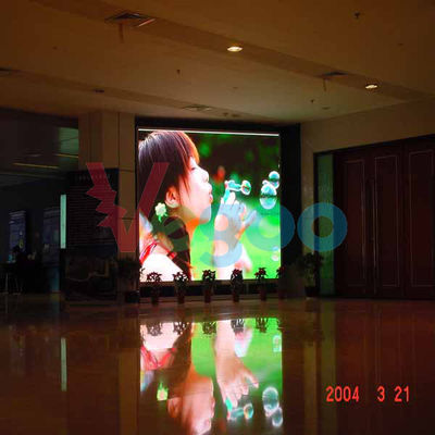 China High Brightness Seamless Indoor Full Color LED Display Screen P5 Led Video Wall supplier
