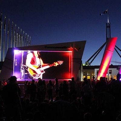 P8 Outdoor Full Color LED Display Density 15625dots/M2 High Refresh RateRecommended Viewing Distance 8m-180m