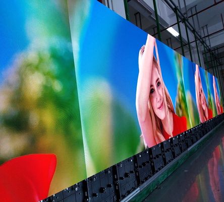 Full Color indoor Led Display P 2.5 Module Size 320 mm X 160 mm , Cabinet Size 640 mm X 640 mm