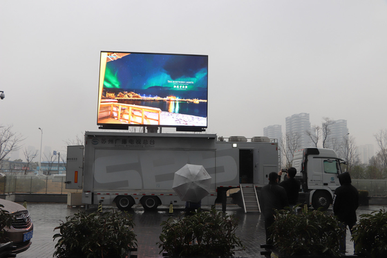 High Waterproof Level OOH Advertising LED Display with RGB LED and Customized Panels