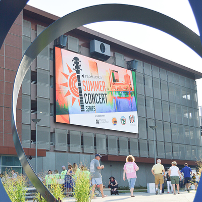 Customized Outdoor P8 LED Advertising Display with 7500nits Brightness and IP65 Protection