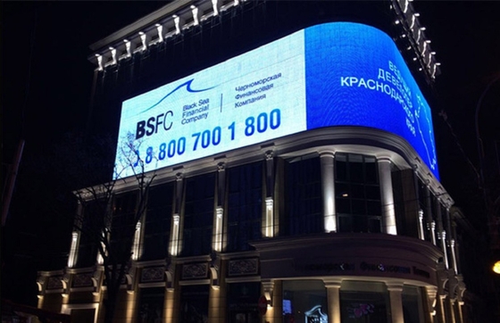 Customized Outdoor P8 LED Advertising Display with 7500nits Brightness and IP65 Protection