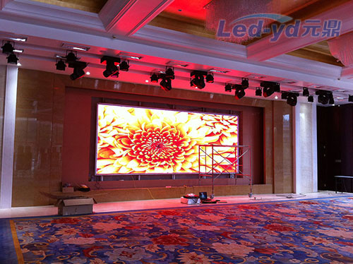Outdoor P2.5 Small Pixel Pitch COB LED Screen 480*540mm Seamless 90° Connection Flip Chip For Broadcast Studios