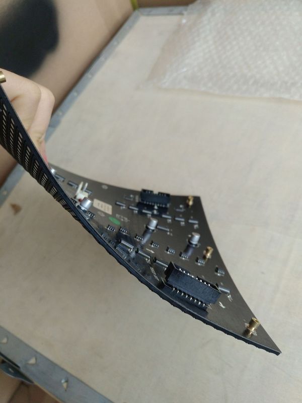 Indoor Flexible Led Display P4 62500 Pixel / M2 Density For SMD Full Color 2121 Black Lamp