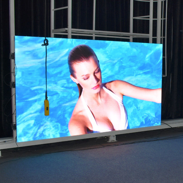 Full Color indoor Led Display P 2.5 Module Size 320 mm X 160 mm , Cabinet Size 640 mm X 640 mm