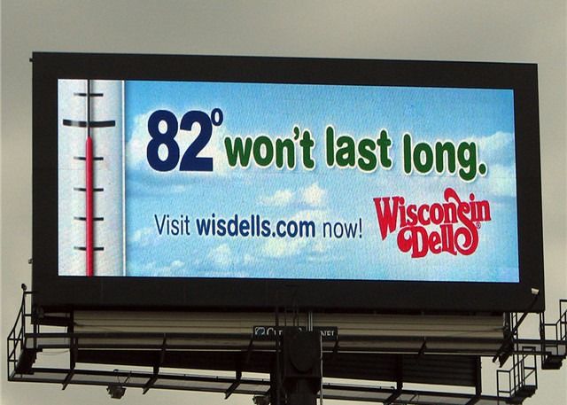 Wall-mounted Fixed Advertising LED Display with 960 x 960mm Cabinet Size and Full Color