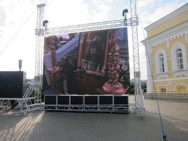 High Brightness P3.91 Waterproof LED Screen for Rental Stage Backdrop at Public Events